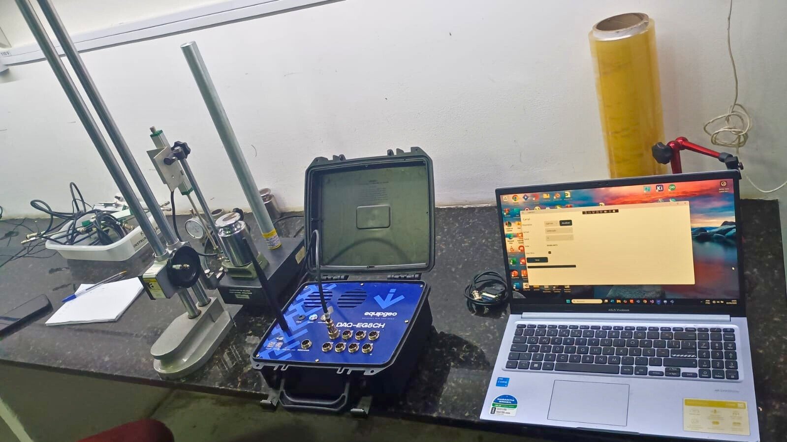 Equipamento técnico da EquipGeo em operação